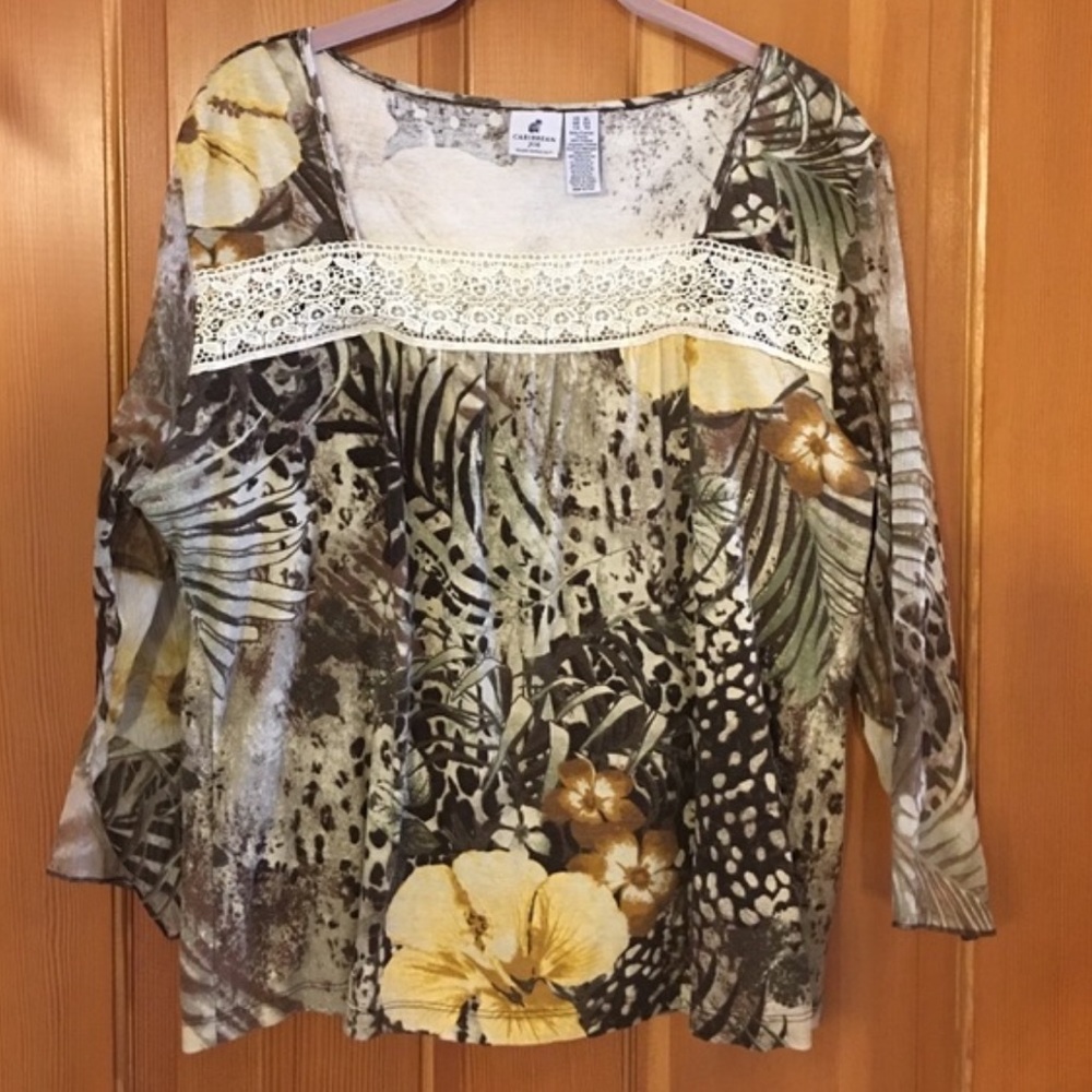 Boho top-  flowery camouflage with lace